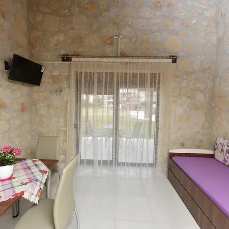 Tsimpoukas Village Nea Plagia