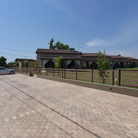 Tsimpoukas Village Nea Plagia