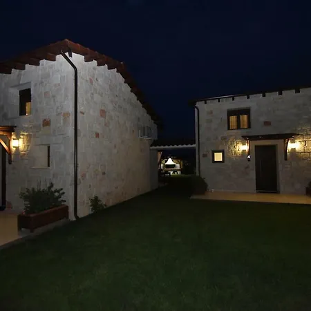 Tsimpoukas Village 펜션 네아 플라기아