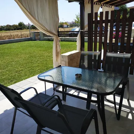 Tsimpoukas Village * 네아 플라기아