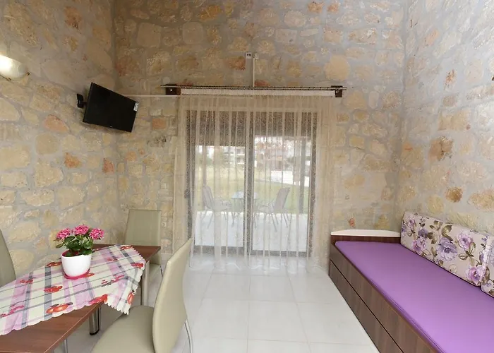 Tsimpoukas Village Nea Plagia