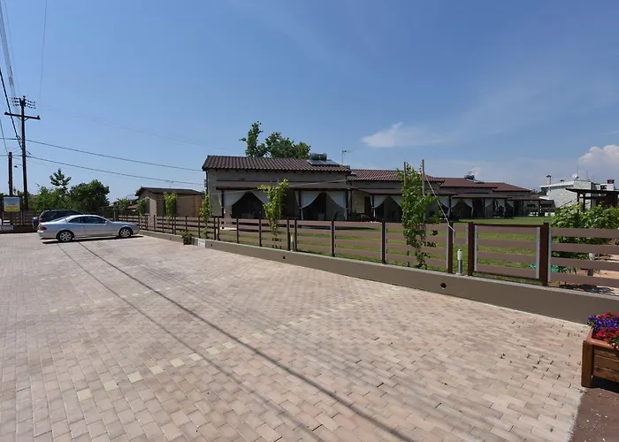 Tsimpoukas Village Nea Plagia