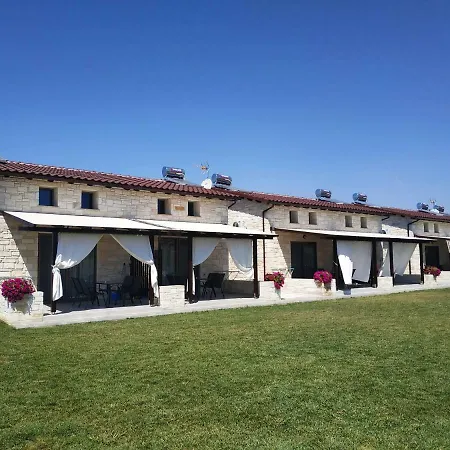 Tsimpoukas Village * ネア・プラギア